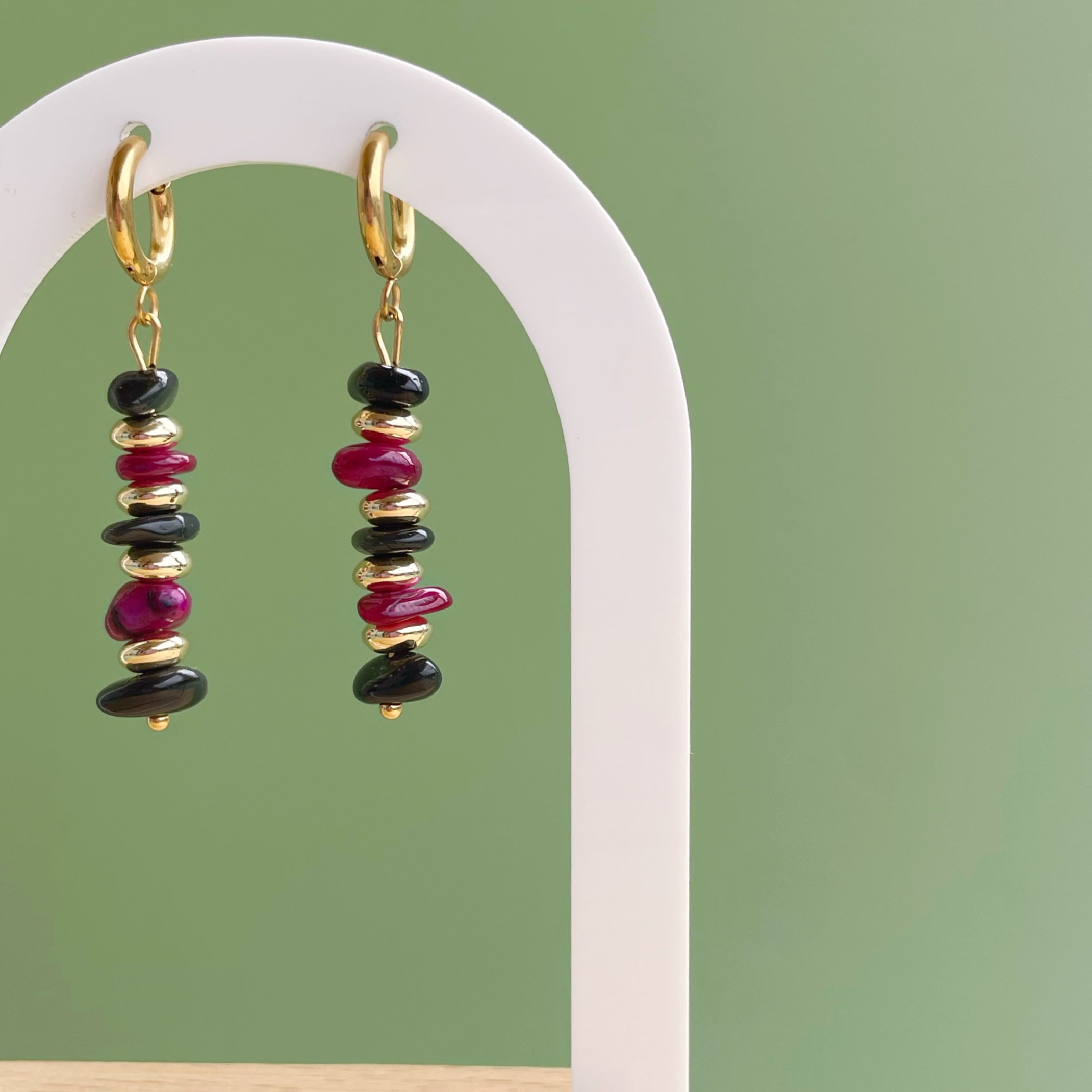 Pendientes granate negro