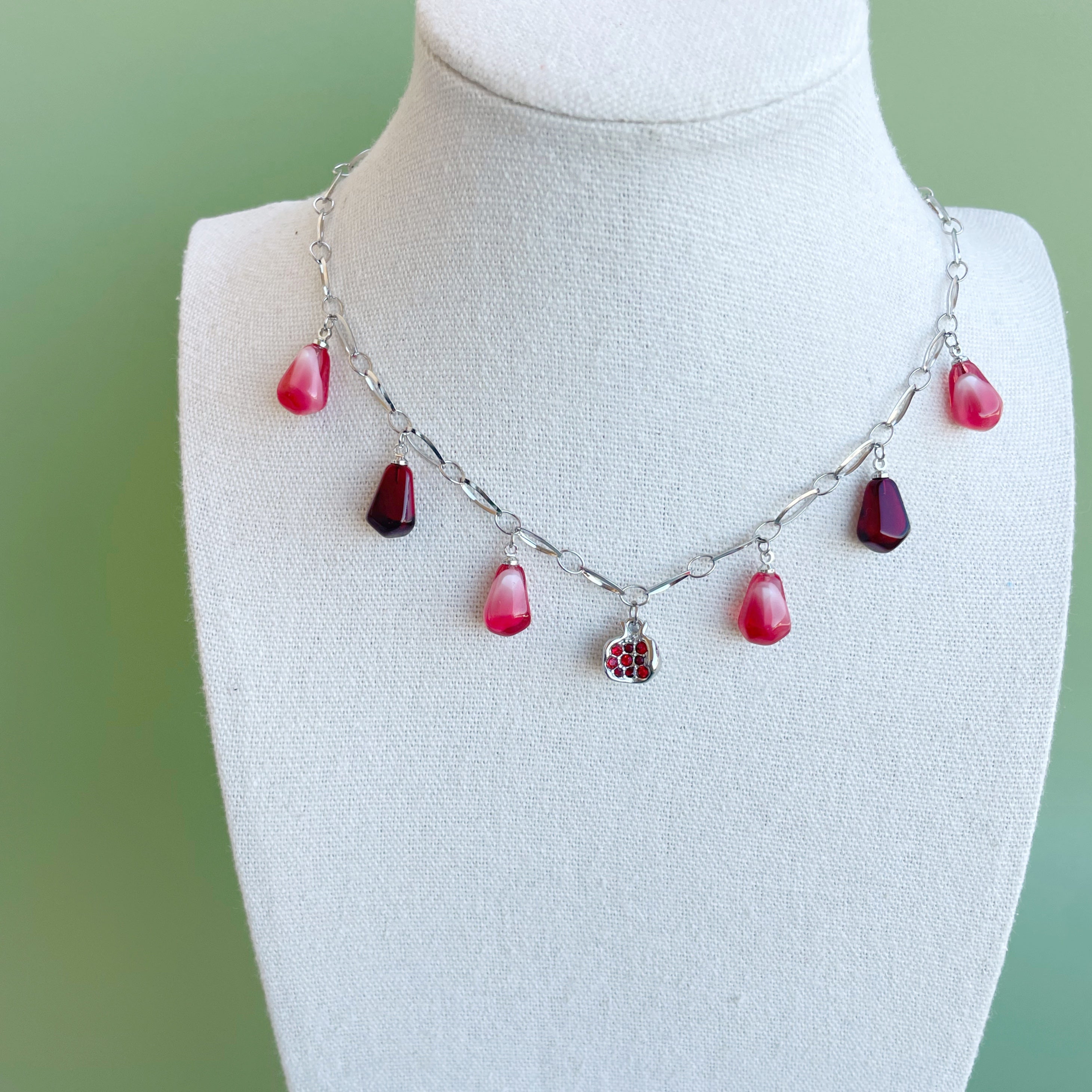 Collar Multicharm “Reina Mora” (plateado)