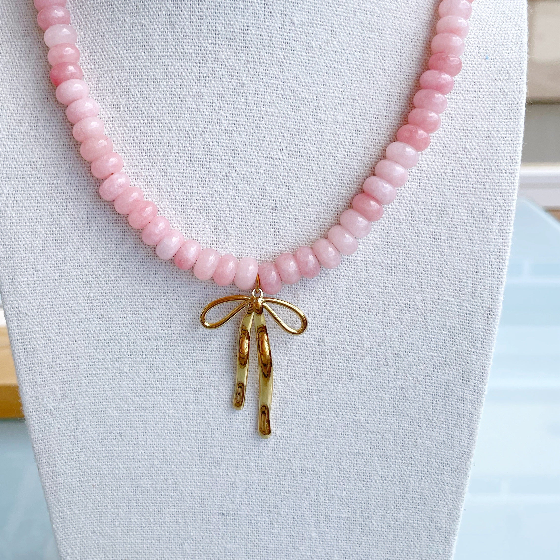 Collar piedras “Lazo” rosa