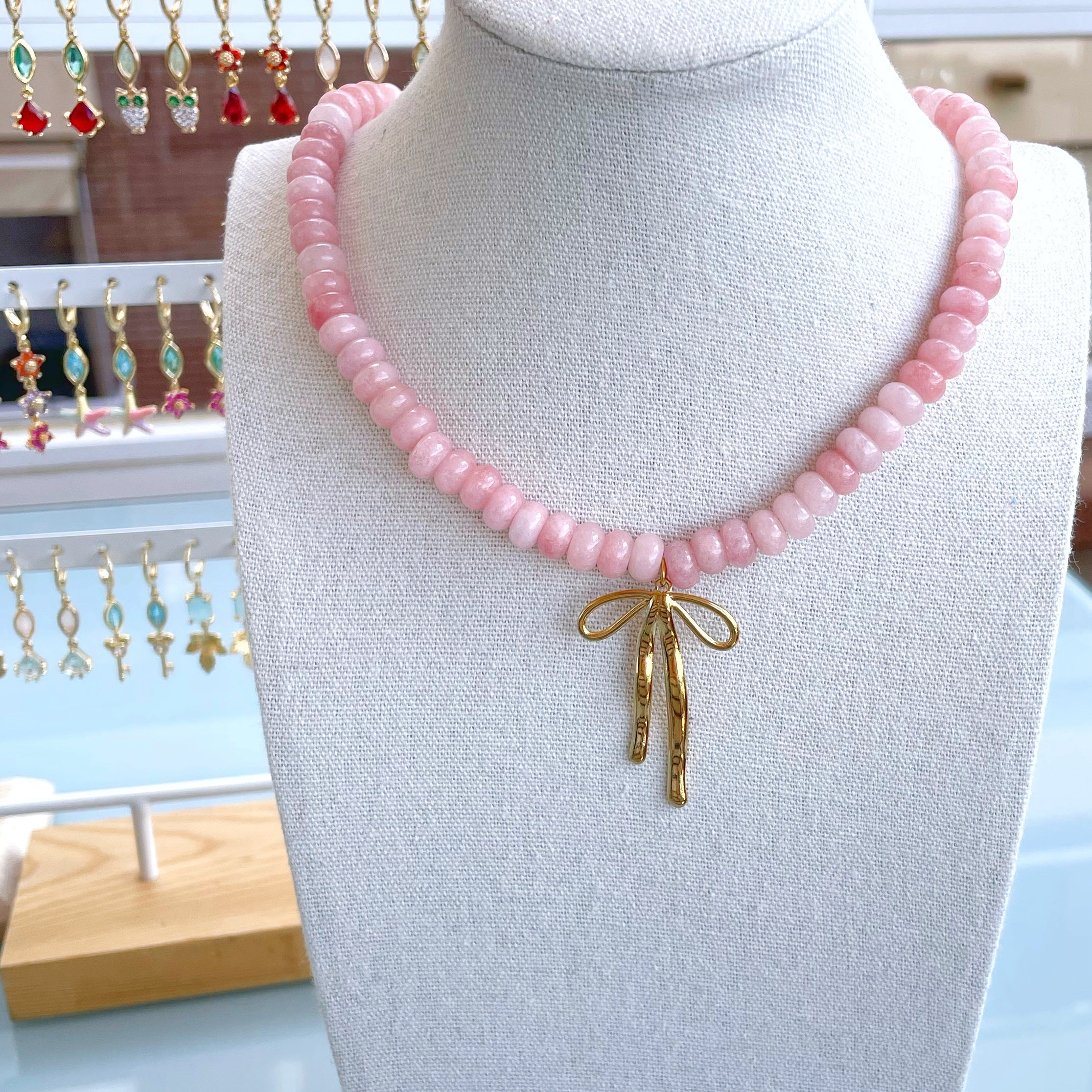 Collar piedras “Lazo” rosa
