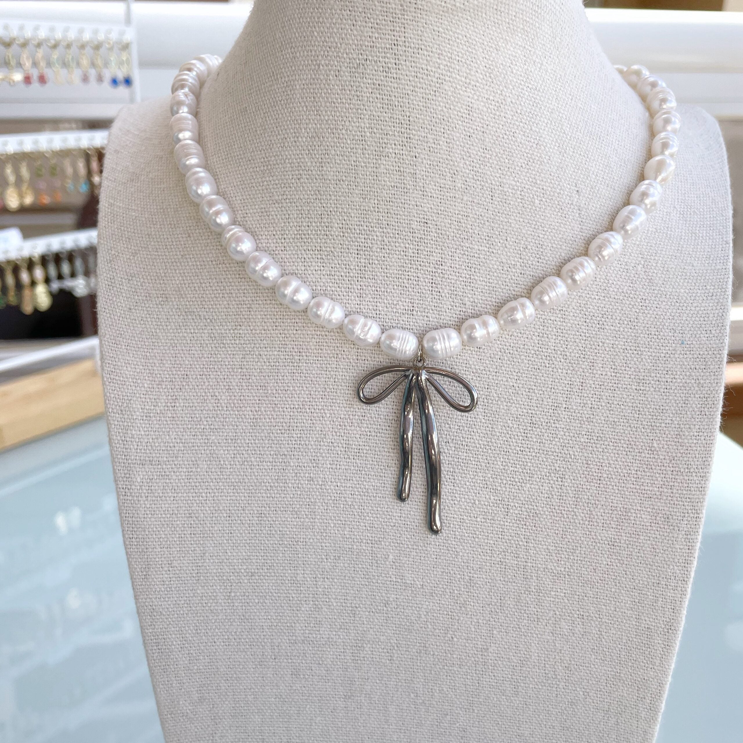 Collar perlas “Lazo” plateado