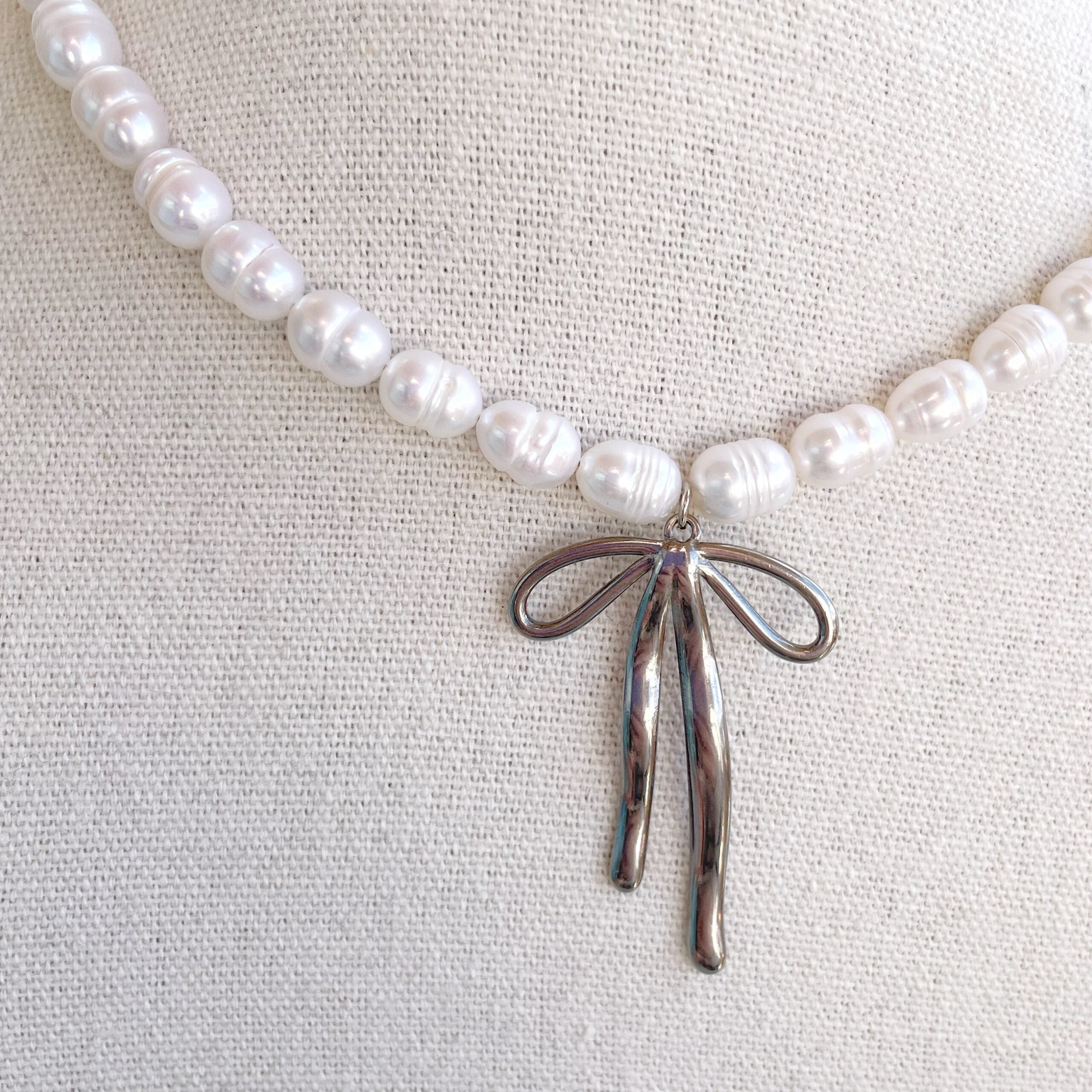 Collar perlas “Lazo” plateado