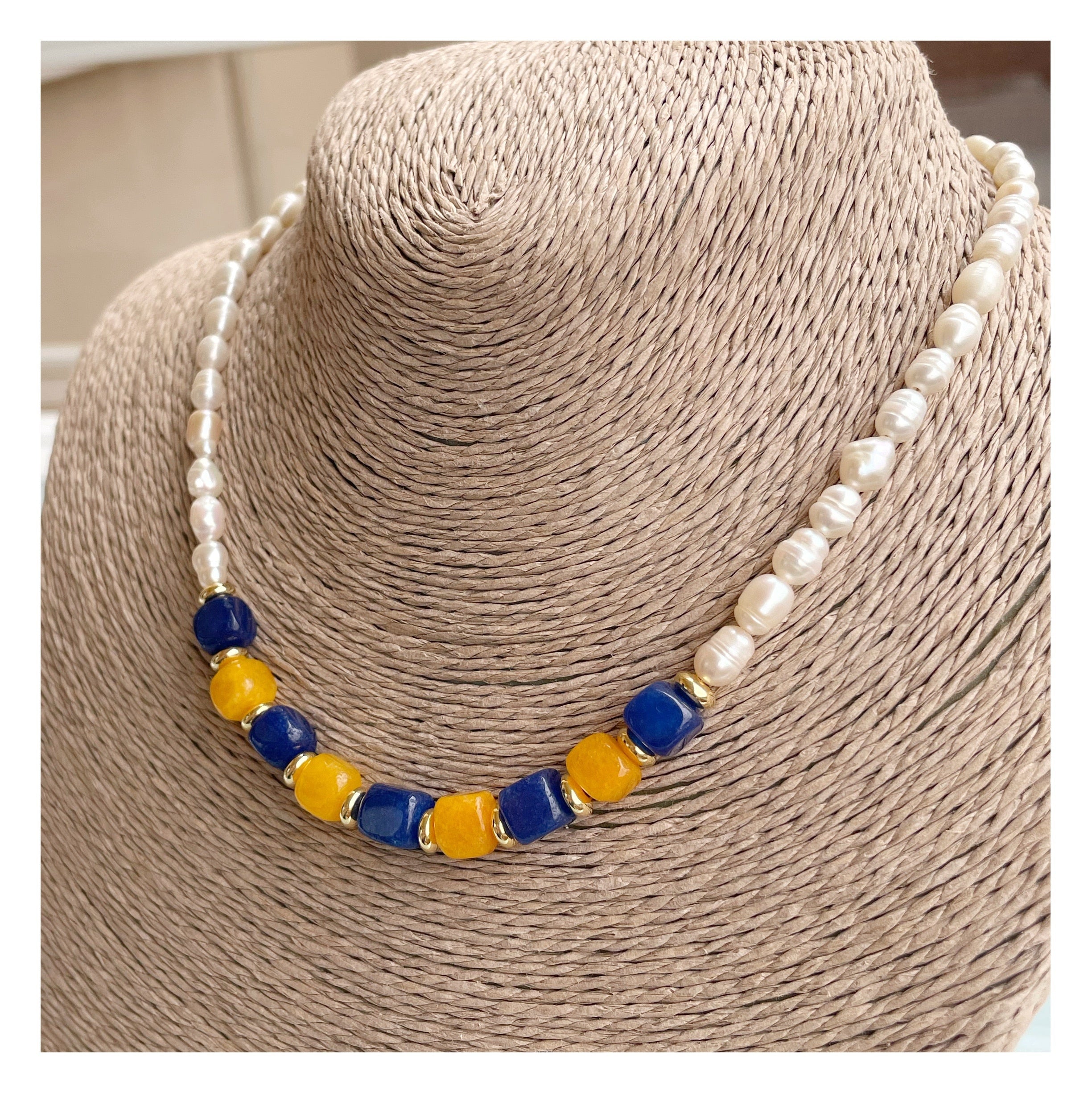 Collar perlas/piedras amarillo azul