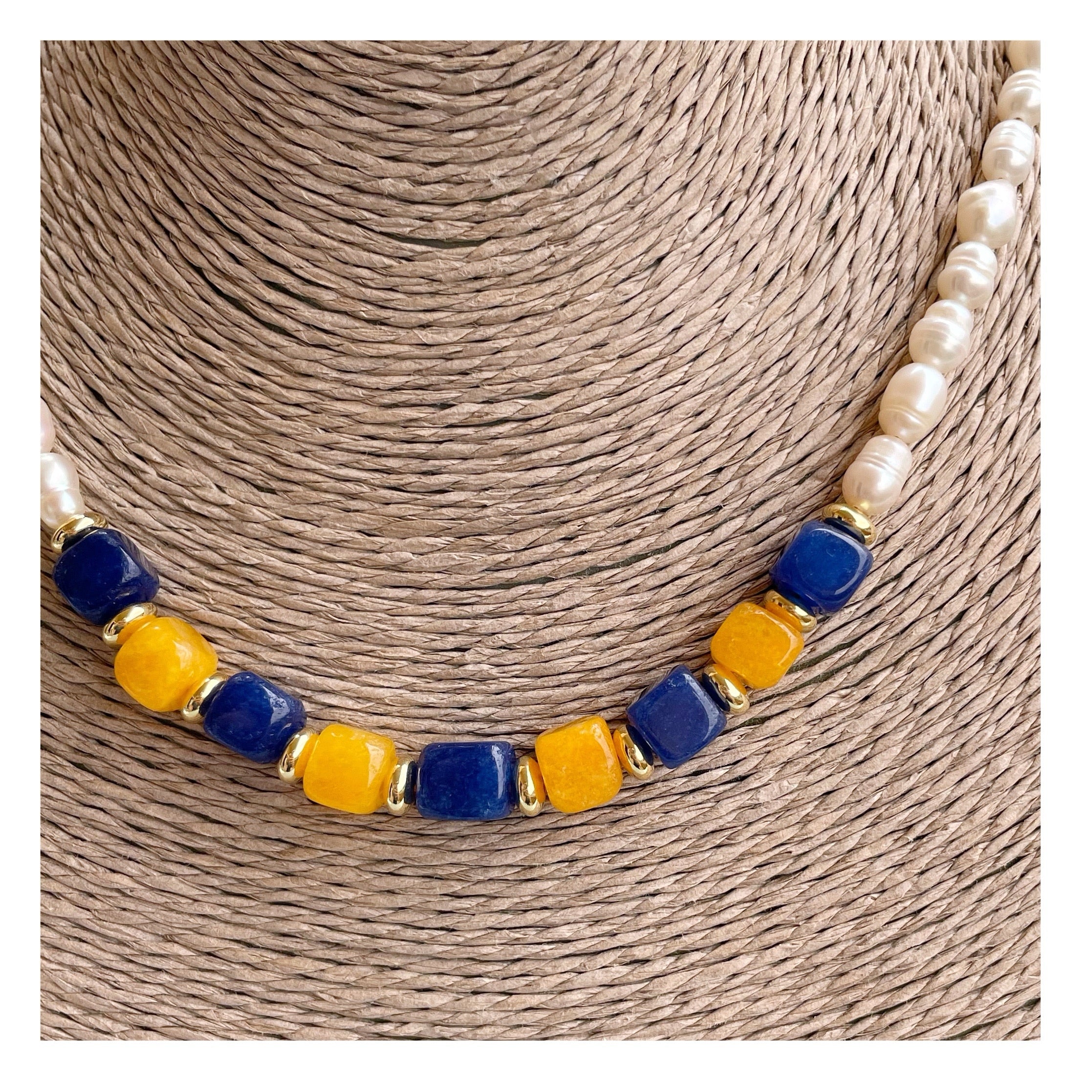 Collar perlas/piedras amarillo azul
