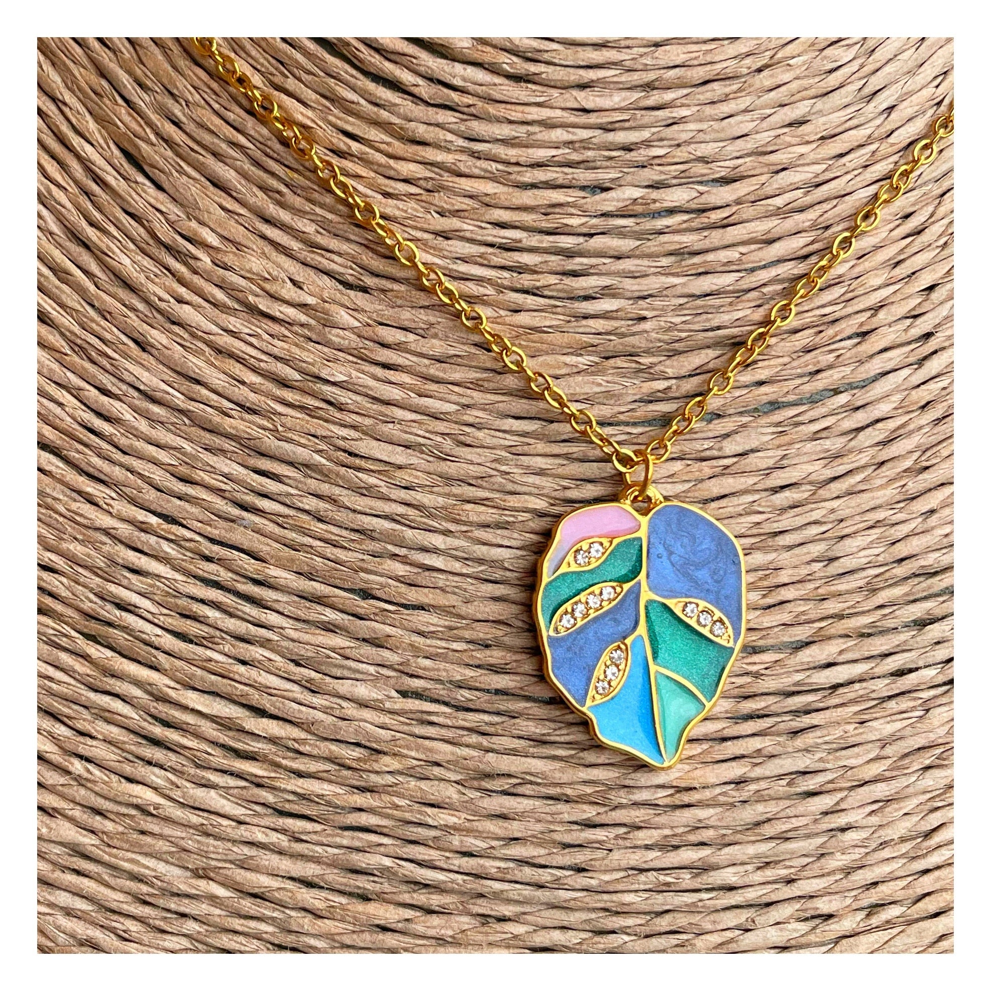 Collar “Leaf” Invierno