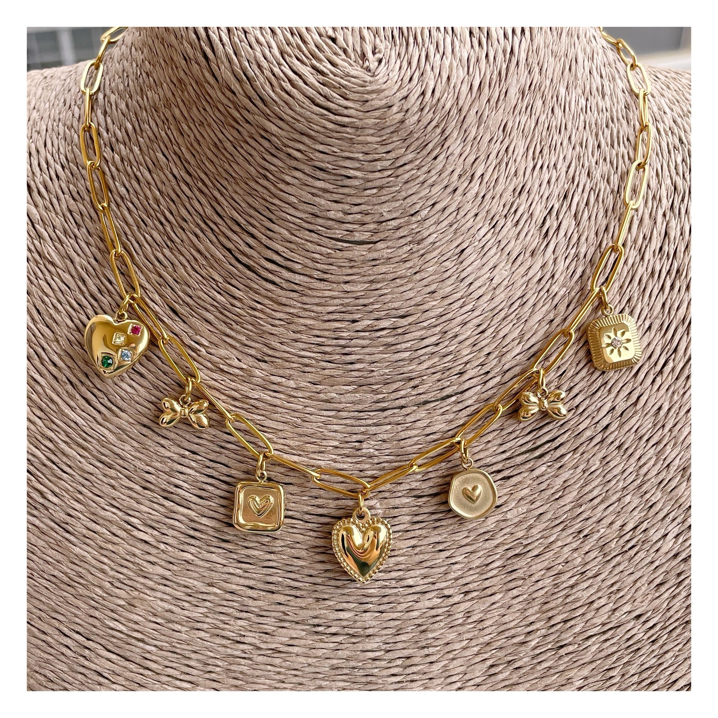 Collar charms “Coqueta”