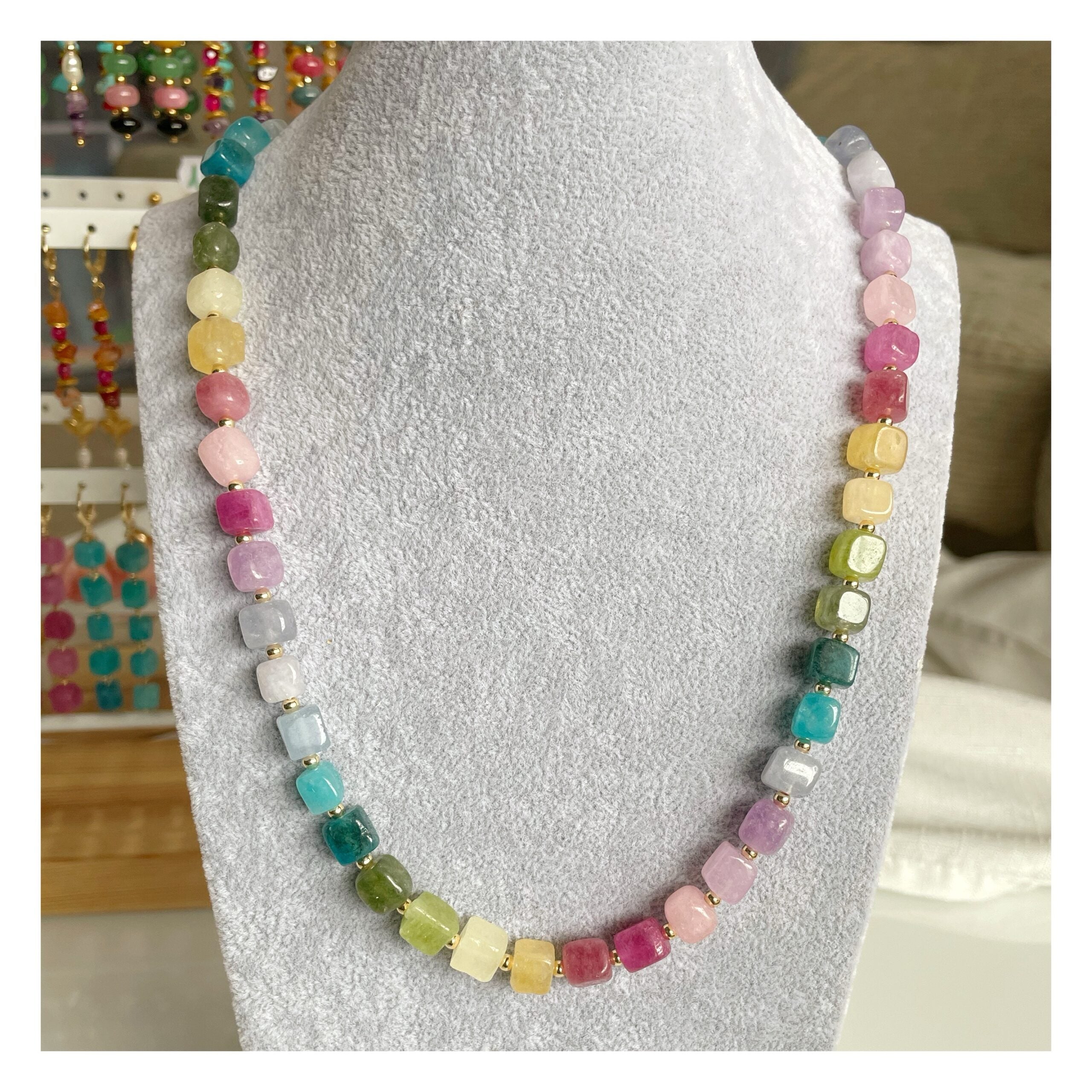Collar piedras “Arcoíris