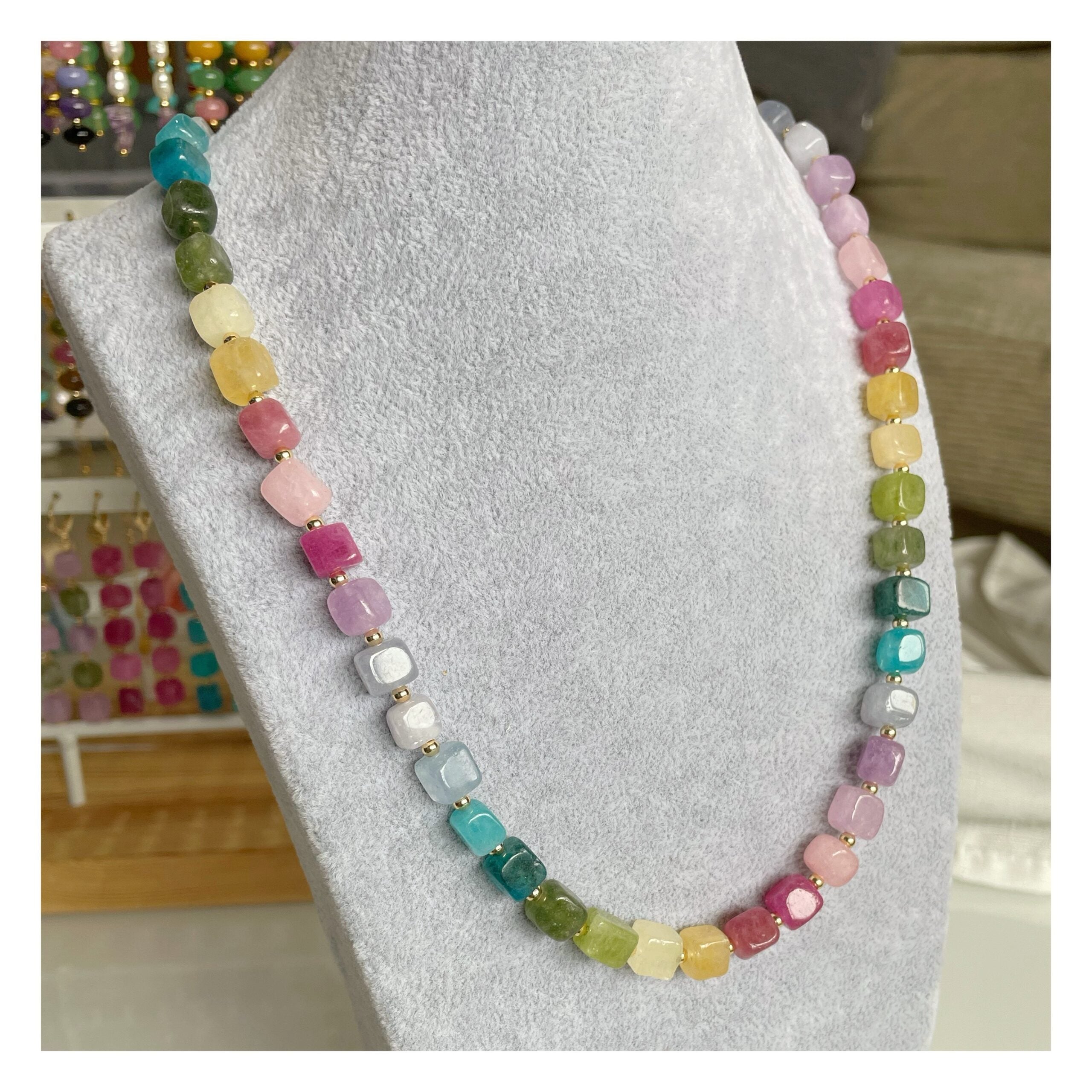 Collar piedras “Arcoíris
