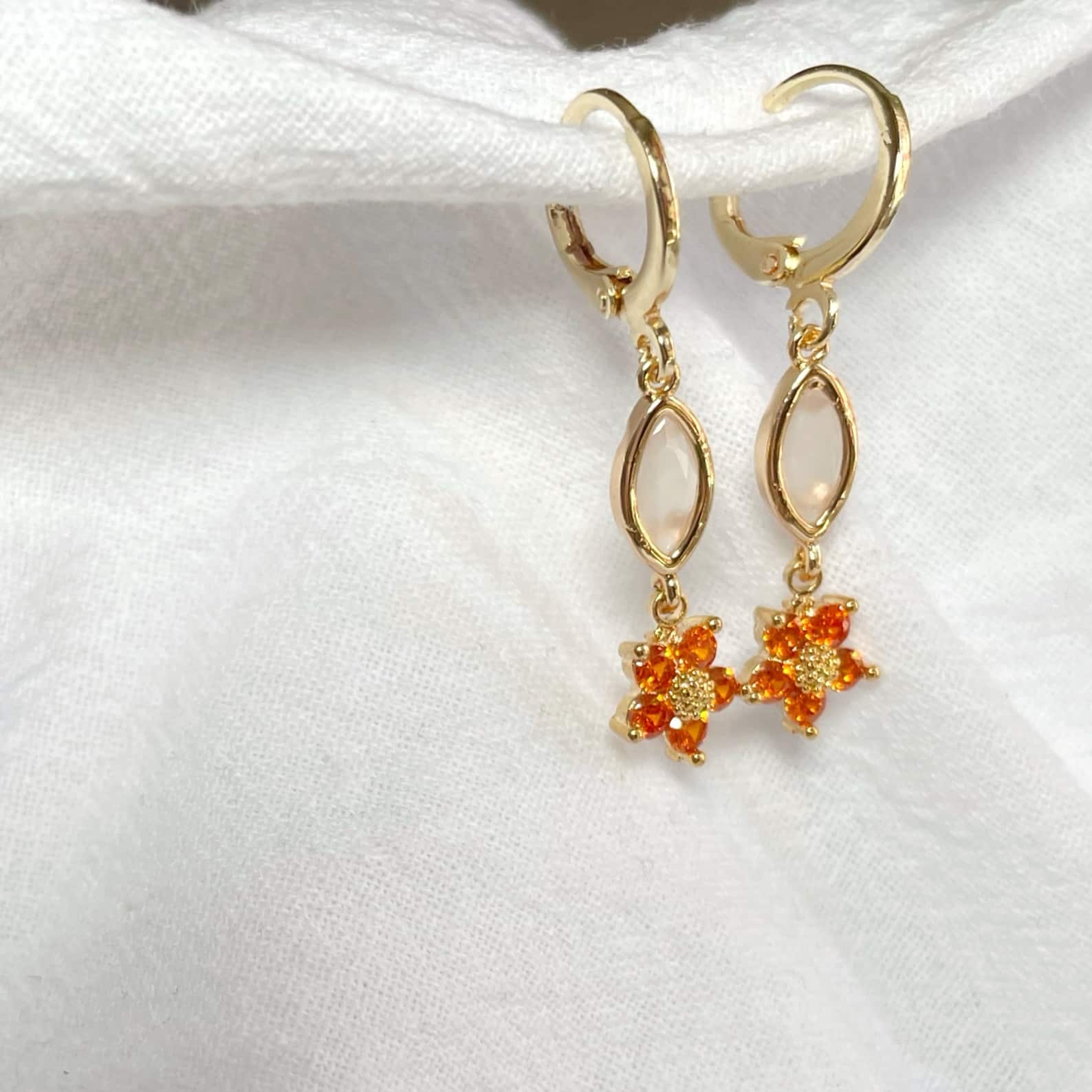 Pendientes “Florecillas” naranja largo