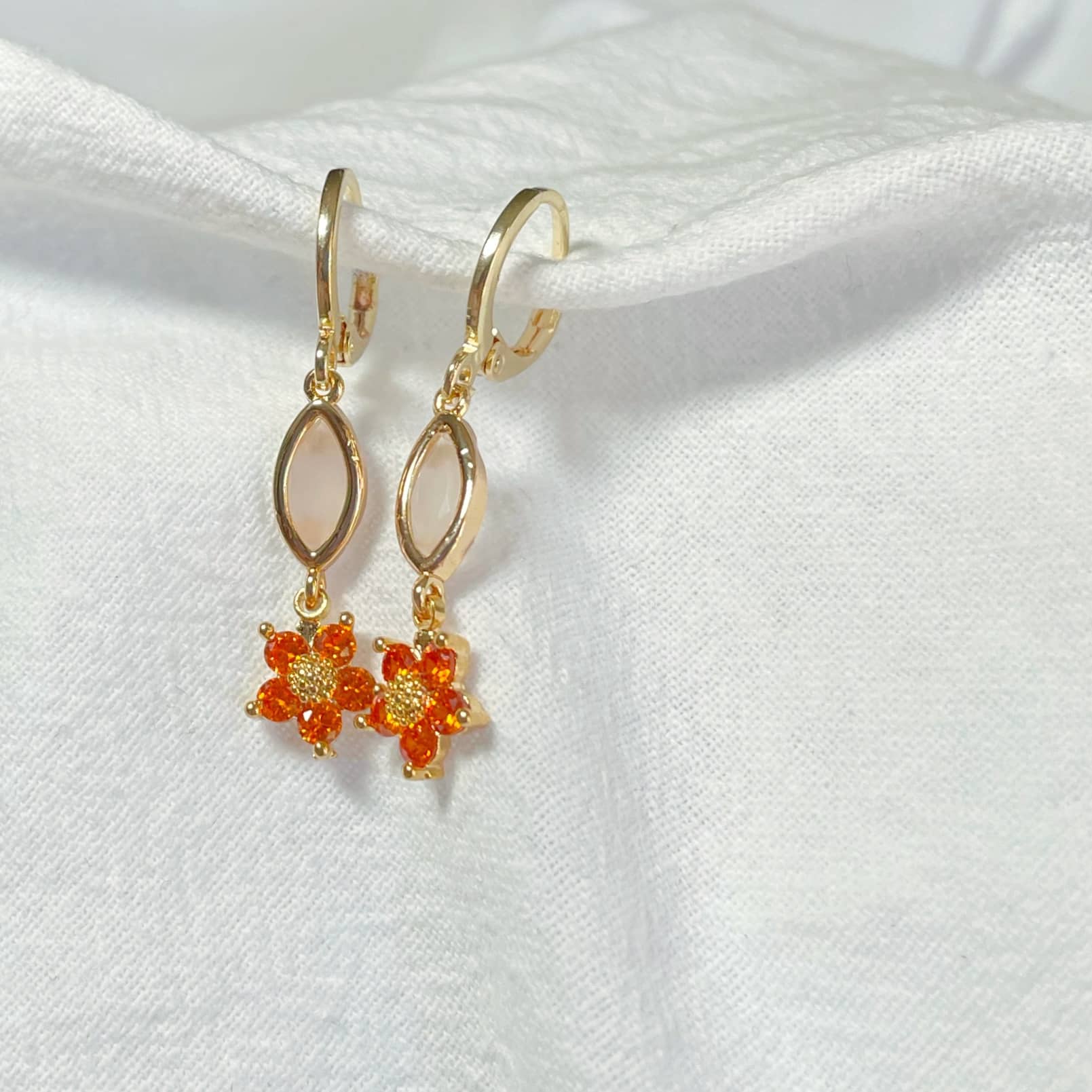 Pendientes “Florecillas” naranja largo