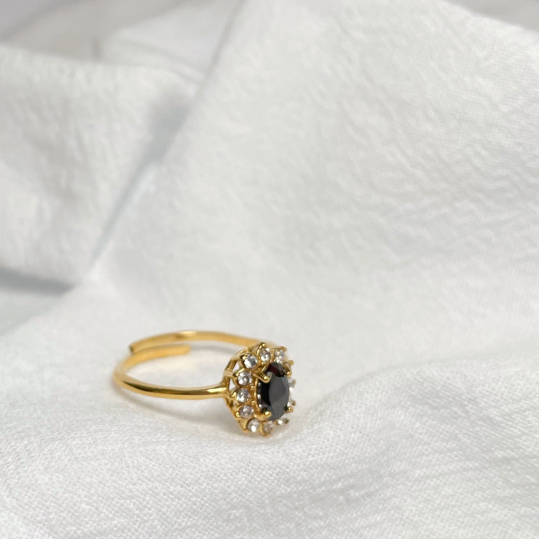 Anillo “Princesa Diana” negro
