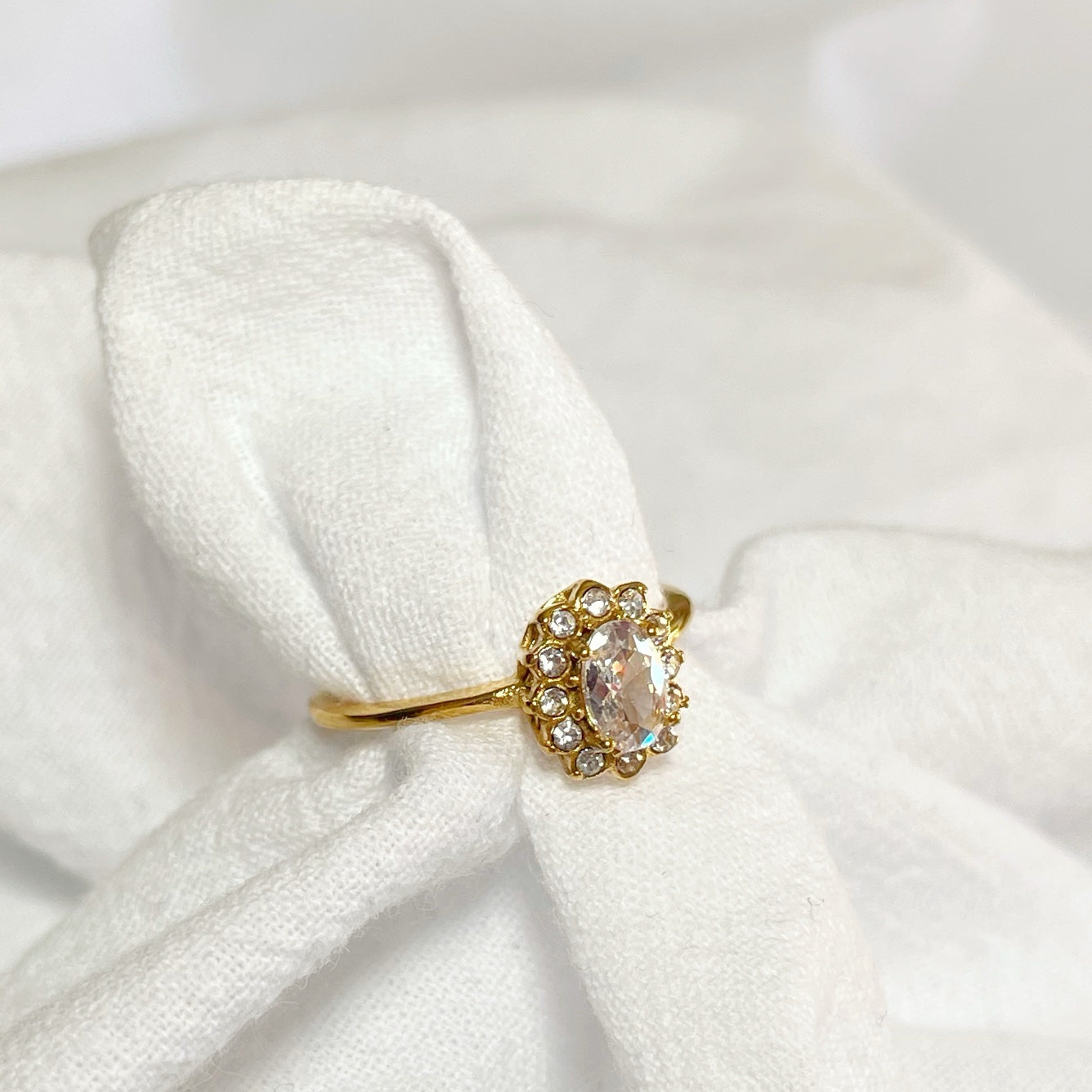 Anillo “Princesa Diana” (Blanco)
