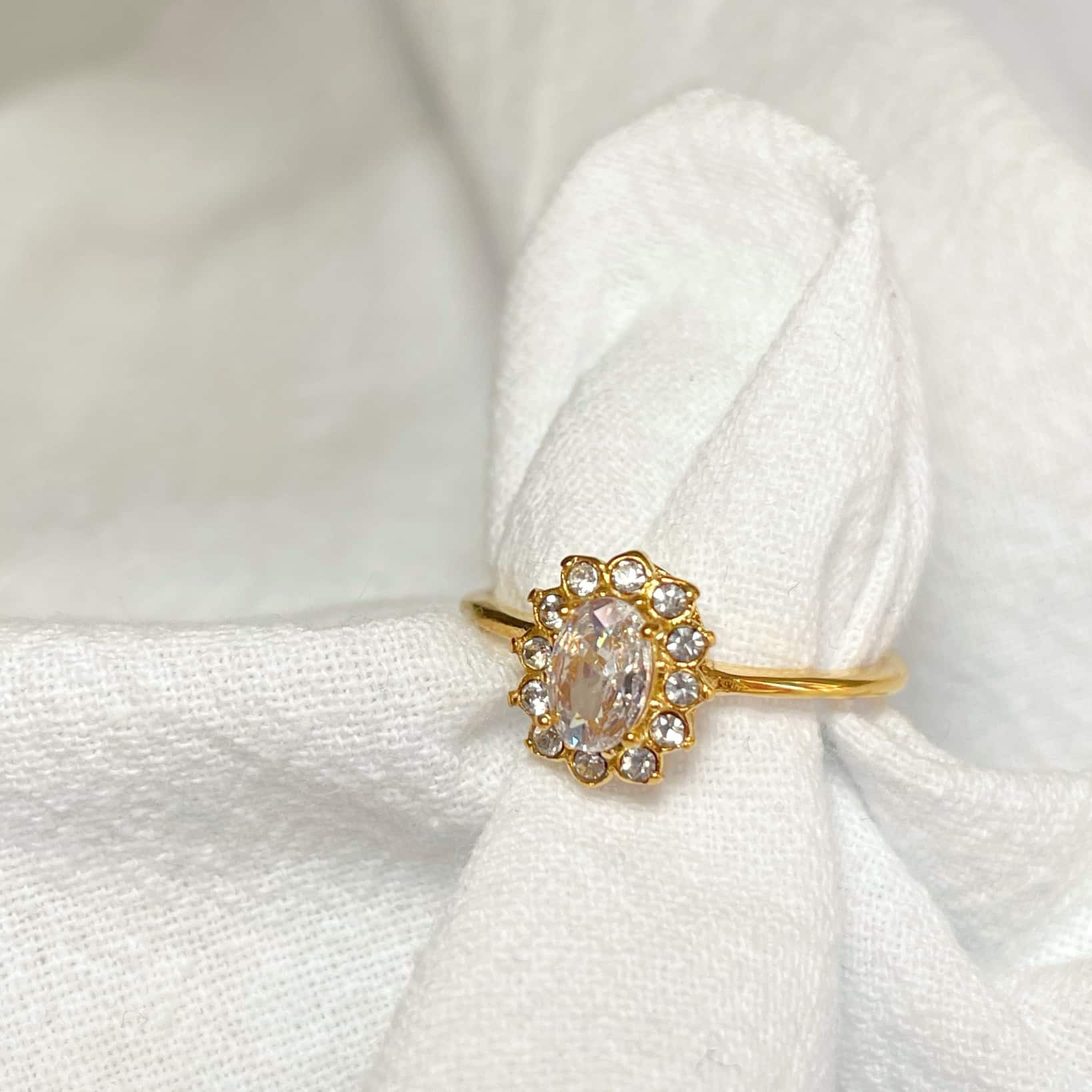 Anillo “Princesa Diana” (Blanco)