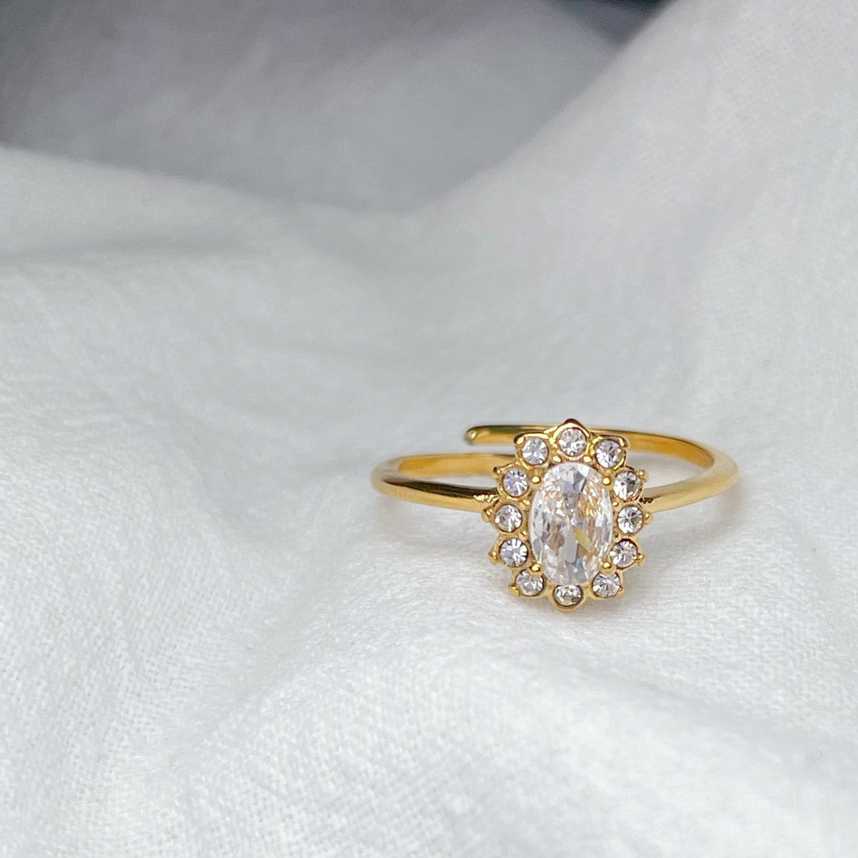 Anillo “Princesa Diana” (Blanco)